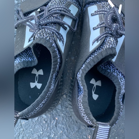 Men’s Under Armour Shoes size 10.5! Great condition! Send offers! - Picture 3 of 6